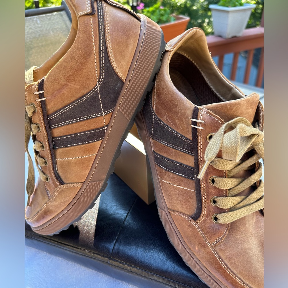 Steve Madden Hansom Tan Leather Lace Up. Size 10. Mint Condition. 99% new.
